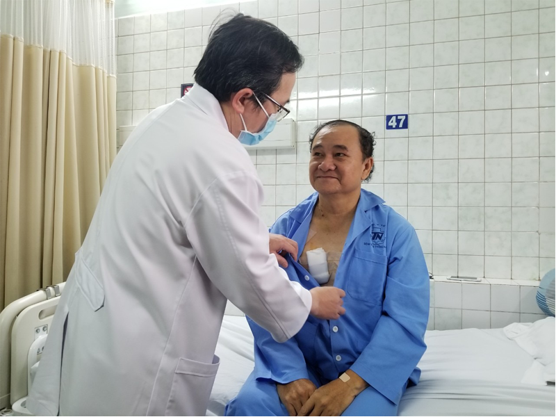 bac-si-viet-thay-lai-van-tim-cho-benh-nhan-khong-vet-mo