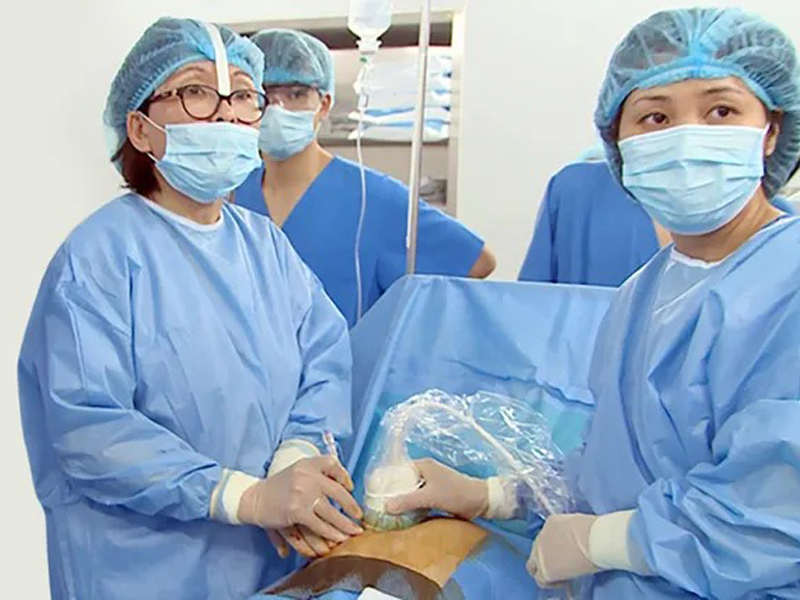 giai-cuu-hang-tram-em-be-truyen-mau-song-thai-trong-bung-me