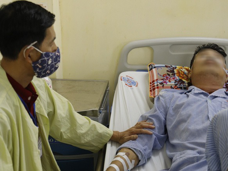 hay-nghen-khi-an-nguoi-dan-ong-phat-hien-ung-thu-di-can