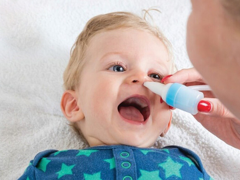 sau-2-gio-nho-mui-be-11-thang-nhap-vien-cap-cuu