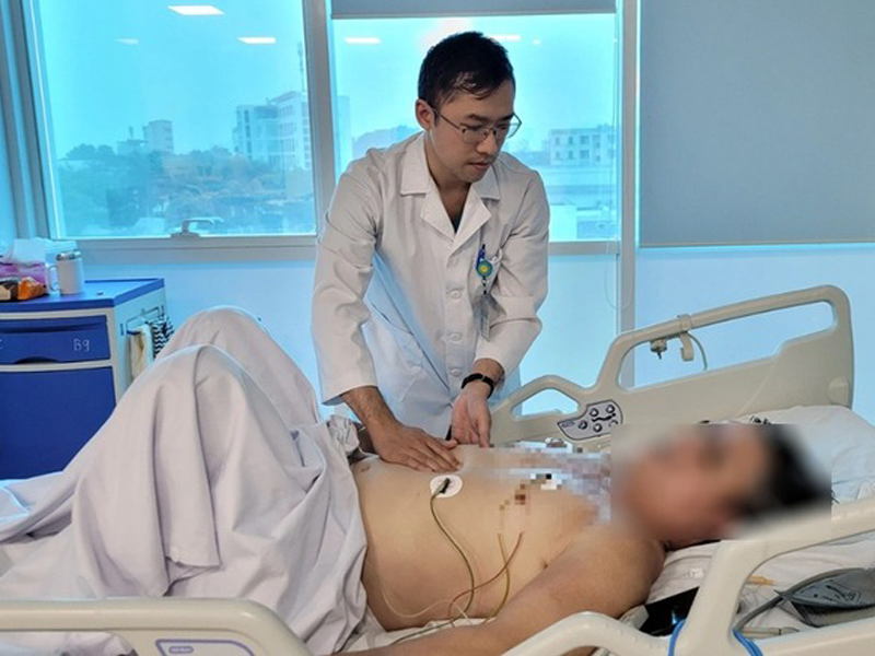 sau-bua-nhau-mau-nguoi-dan-ong-day-mo-phai-thay-huyet-tuong