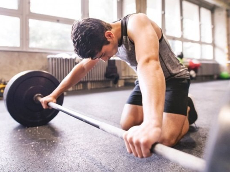 thanh-nien-quang-ninh-rach-co-bung-vi-tap-gym-sai-cach