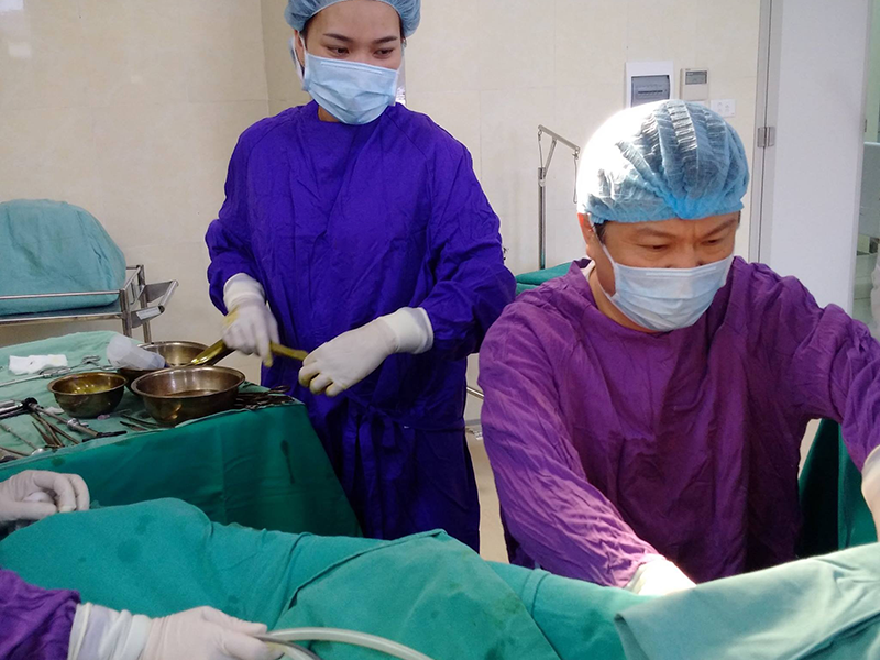 thieu-nu-thanh-hoa-mac-cam-vi-co-bo-phan-sinh-duc-giong-nam