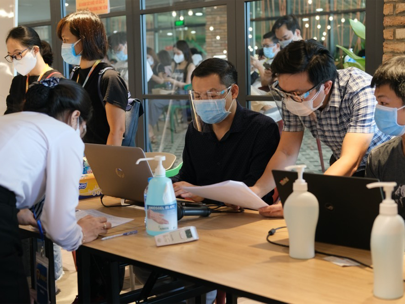 tp-hcm-ung-dung-cntt-giup-dan-tiem-chung-dung-lich-an-toan